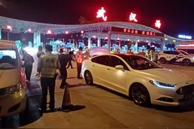 武汉民警上路查缉毒品再添高科技利器，记者现场体验瞳孔检测仪、便携式X光探测仪图片