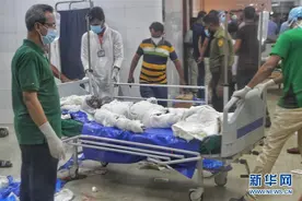 孟加拉国一清真寺发生火灾造成至少12人死亡图片