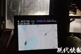 工程船海上漏水沉没，连云港赣榆两渔船合力救起6名遇险船员图片