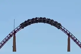 无锡一乐园过山车故障游客倒挂高空1小时 园方回应