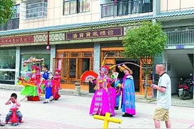 《龙船调》唱出土苗儿女新生活——湖北省恩施土家族苗族自治州利川市的脱贫之路图片
