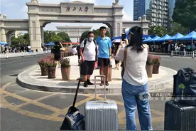 他们来了！广西首批大学新生入学报到(组图)图片