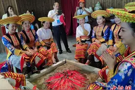 花瑶民俗保护传承之困：技艺难维生 后继盼有人图片