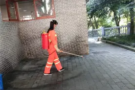 发现重庆之美丨她负责保洁的公厕 引来不少居民点赞图片