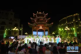 广东汕头：惠民演出丰富市民夜生活图片