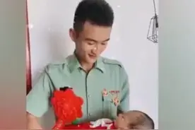 退伍后，军人风采依旧图片