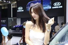 笑起来真好看！网红济南美女苏宁来车展啦，粉丝拍不停图片