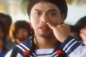 聊天记录撒娇卖萌超甜腻，男子没想到女朋友竟是“抠脚大汉”图片