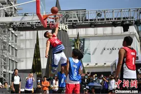 NBA 3X三人篮球挑战赛昆明站开赛 各路篮球高手诠释“不止是单挑”图片