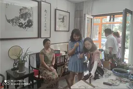 海外华文媒体采风团探访“天下第一村”——江苏华西村图片