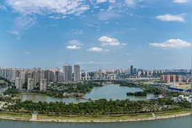 俯拍月湖公园图片