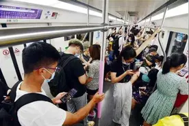 地铁里手机外放、吃东西旁若无人？最高罚500元图片