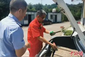湖北宜都：村民修房墙内发现手榴弹 民警及时处置图片