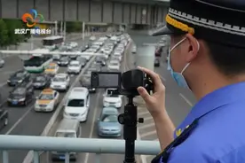 武汉市武昌区开出今年第一批“车窗抛物”罚单！违法行为3日内接受处罚图片