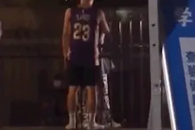 怪不得体育生身材都这么好，原来是在宿舍干这事图片