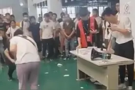 江苏一电子厂对员工粗暴发证，大量劳动派遣招工曾陷多起纠纷图片