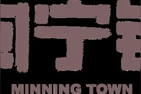 《闽宁镇》人物剧照首发！看看黄轩、张嘉益、闫妮演绎的闽宁人如何共建“金沙滩”图片