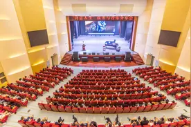 满天星交响乐团赴西华大学演出图片
