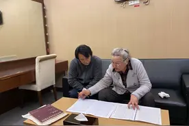追光丨新中国首位女指挥家郑小瑛：我“窃取”了人家的光荣图片