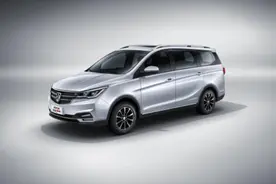 7.38万起买不到宝马730 那就看看新款宝骏730图片