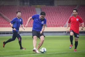 虹口足球场向公众开放，申花球迷参与定价，踢一场球最高10万元到底贵不贵？图片