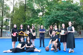 西湖区教育局首次设立“杏坛奖”系列奖项，表彰在各阶段深耕西湖教坛的老师们！设计方案正在征集图片