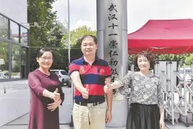 “老中青”三代教师共创中考佳绩图片