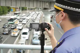 武昌启动2000多部电子眼抓拍车窗抛物：烟头丢出车窗罚款50元图片