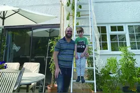 抗疫励志，英国人种向日葵比高图片