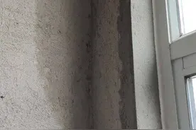逢雨季必渗水！枣庄一市民买房5年，却迟迟不敢装修入住图片