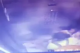 姐妹俩遭遇“电梯惊魂”后被救，物业却不让人走：2万维修费付一下图片