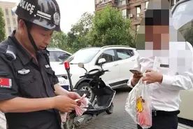 浙江一小区有人被高空坠物砸中！一看，一叠万元现金图片