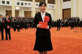 奖章蜀你⑧丨四川省人民医院杨琴：与患者共度生死劫 所幸山河无恙人间皆安图片