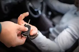 大数据杀熟丨买淘宝省钱卡，老用户要贵近五倍？视频封面