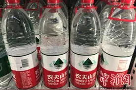 他今天当了半小时中国首富…你贡献了几瓶水？图片