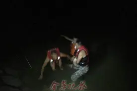 暴雨天永康一男子不断往池塘深处走，公安、救援队连夜施救图片