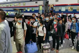老铁们上车啦！神木西车站首次开办客运业务图片