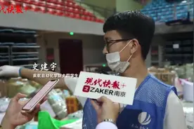 南航学长学姐变身“快递小哥”，迎新日分拣、转运近千个包裹图片
