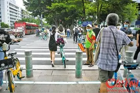 地面上也有红绿灯？那是“智慧斑马线”图片