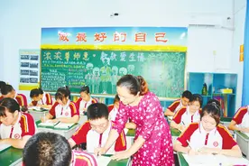 她在学生心中既是老师又是“妈妈”图片