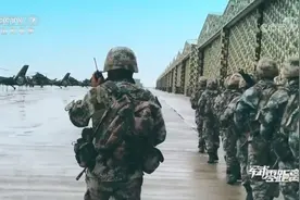 央视记者带你揭秘直升机空中突击新战法图片