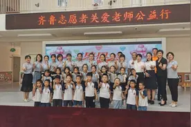 1万只口罩400桶消毒液，齐鲁志愿者将爱心大礼包送到老师手中图片