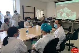 ​解放军总医院普通外科医学部联合多学科成功完成巨大甲状腺肿瘤手术图片