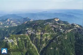 初秋泰山 威严挺拔 气势雄伟磅礴图片