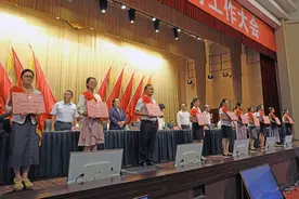 西昌370名“园丁”受表彰 今年高考重本人数首次突破千人大关图片
