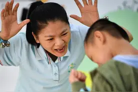 他们让“星星的孩子”不孤单图片