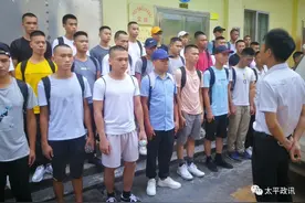 离家行囊很轻，卫国责任很重丨太平镇为40名新兵举办欢送会图片