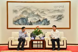 中国中铁党委书记、董事长张宗言会见广东省铁路建设投资集团党委书记、董事长丘小广图片