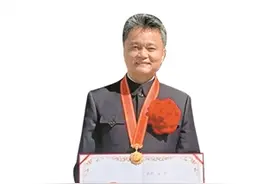 率铁军战洪湖冲锋一线图片