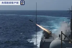 火力全开！中国海军护航编队亚丁湾实弹练兵图片